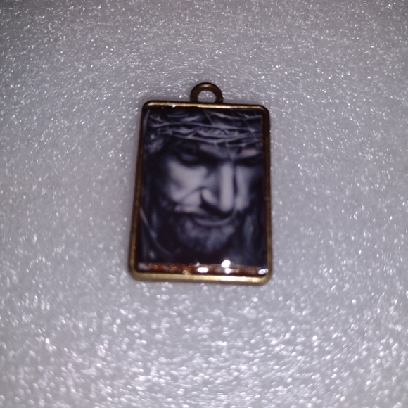 (RESERVED) Jesus Handmade Pendant With Gold Leaf - Picture 4 of 8